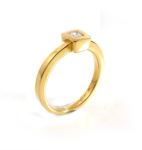 טבעת יהלום פרינסס סוליטר לאירוסין דגם ריילי